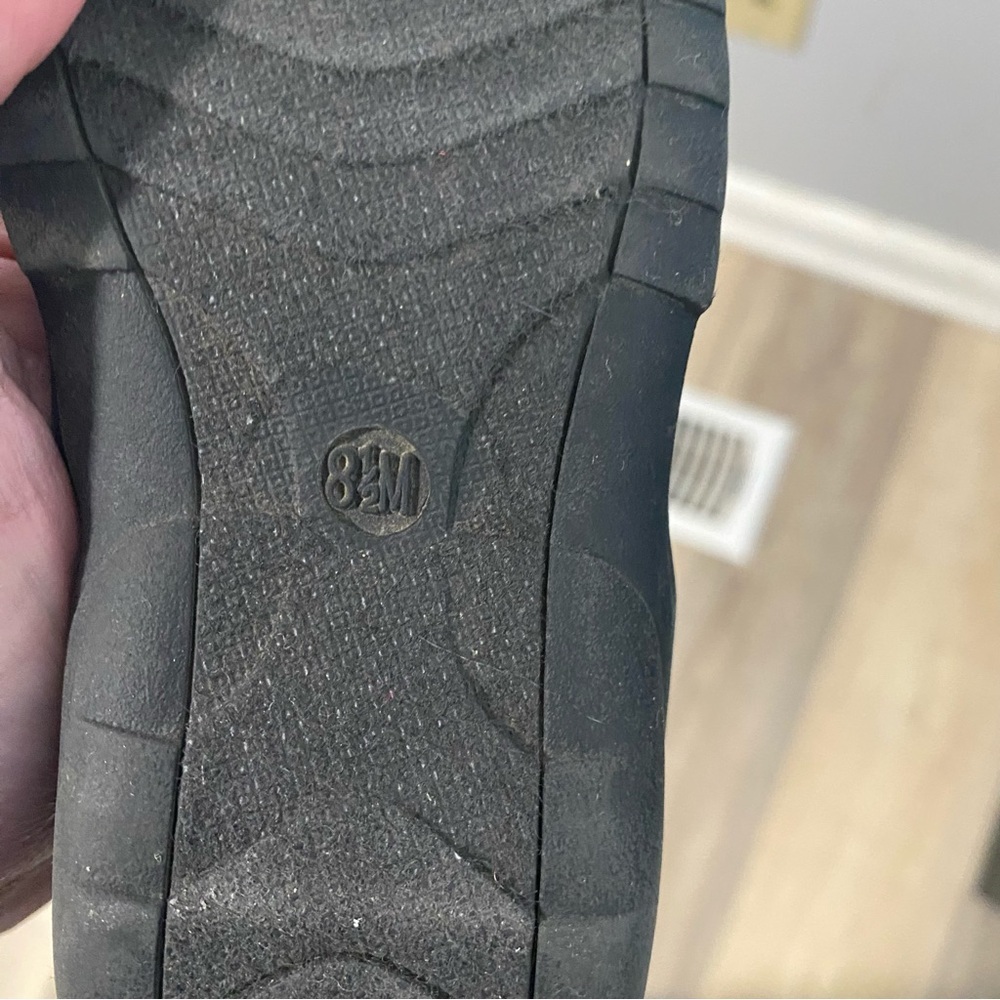 Black Fur-Lined Winter Boots - Picture 9 of 9